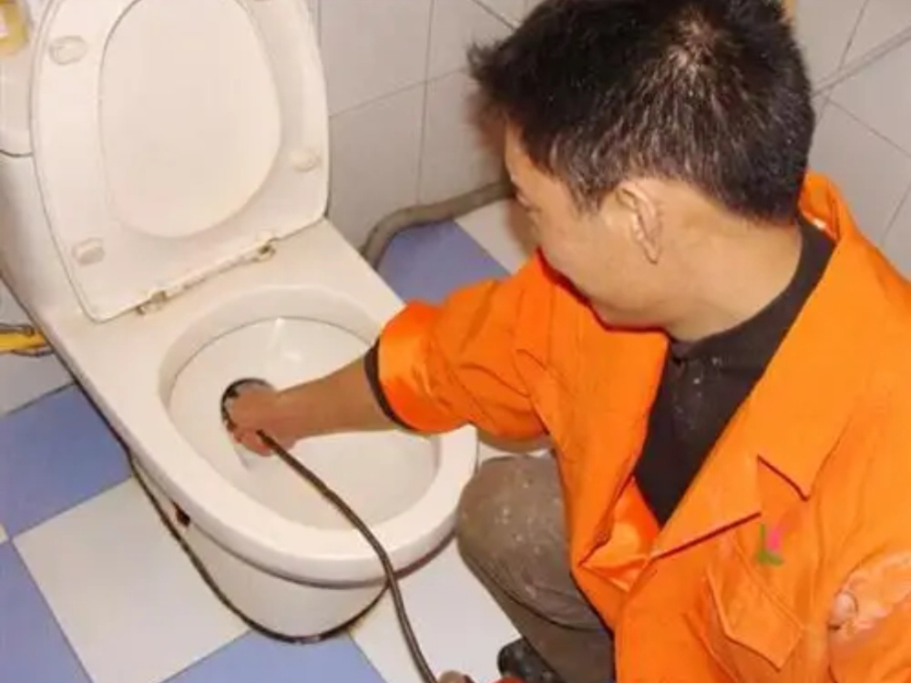 马桶疏通