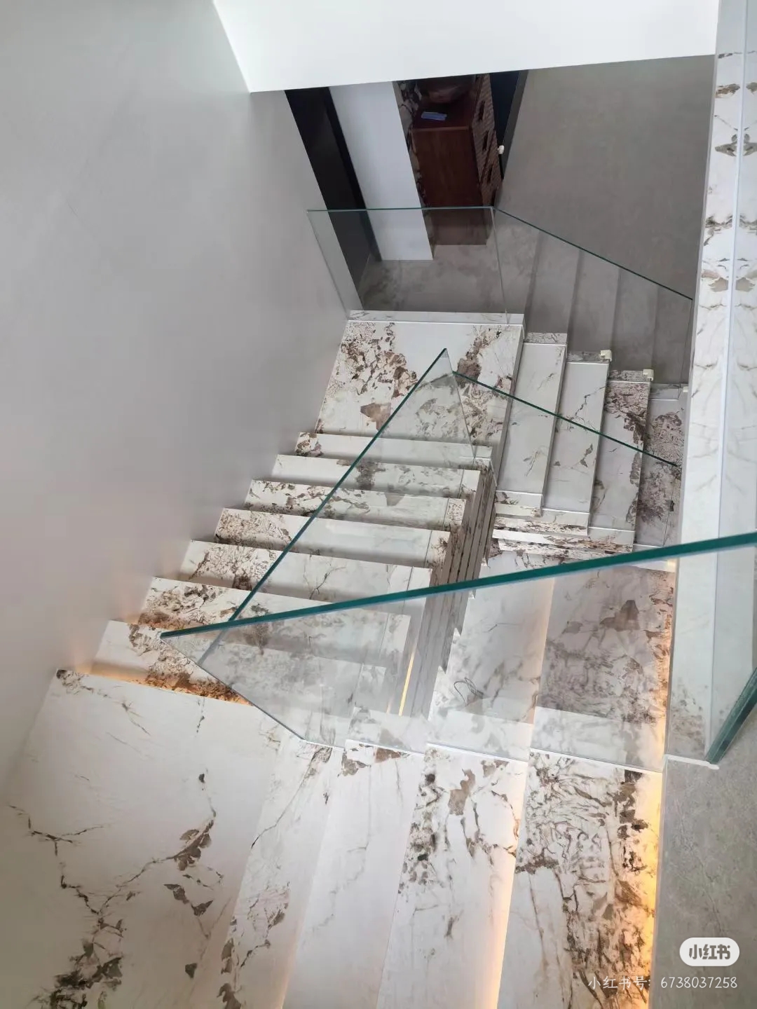 叠步楼梯设计示例