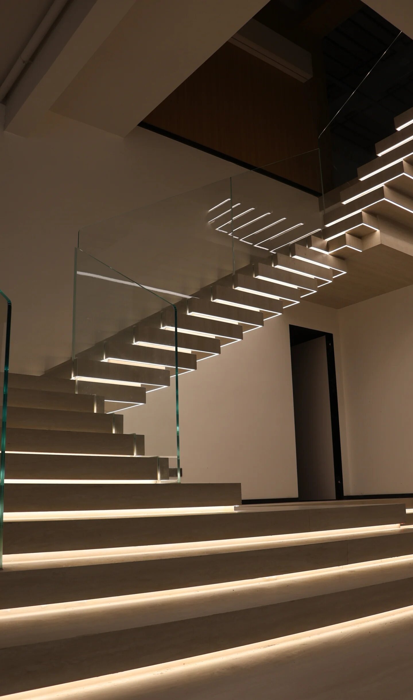 叠步楼梯在商业空间中的应用