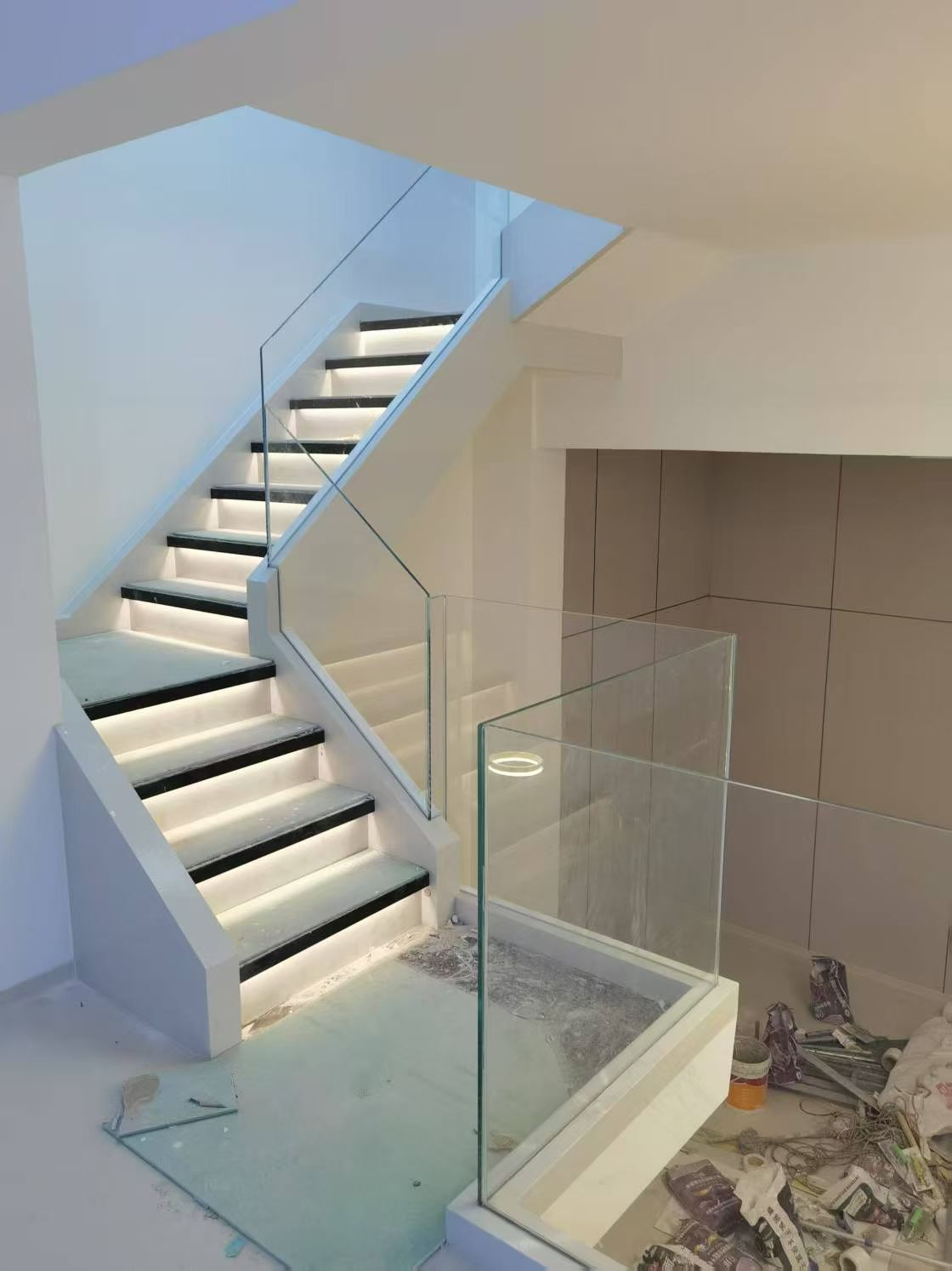 叠步楼梯工艺细节