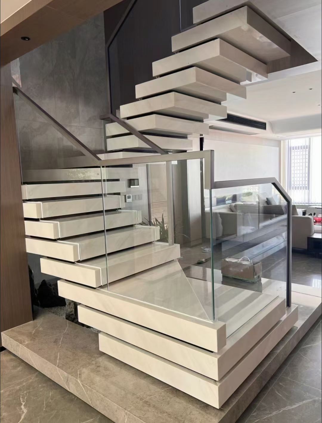 叠步楼梯智能应用