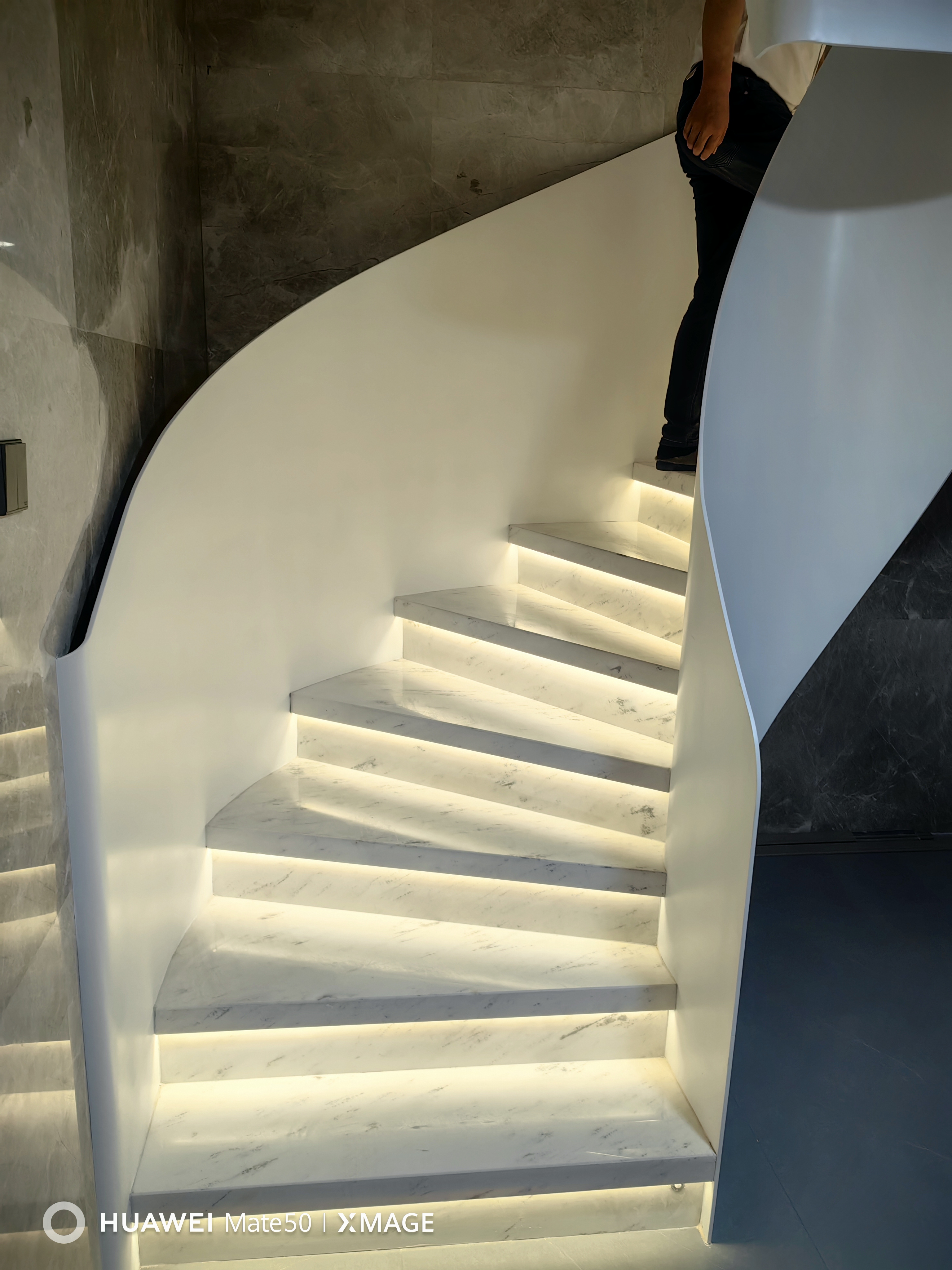 旋转楼梯安装实景