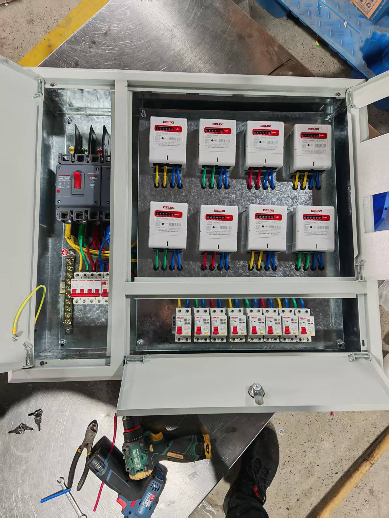 立创电气生产车间