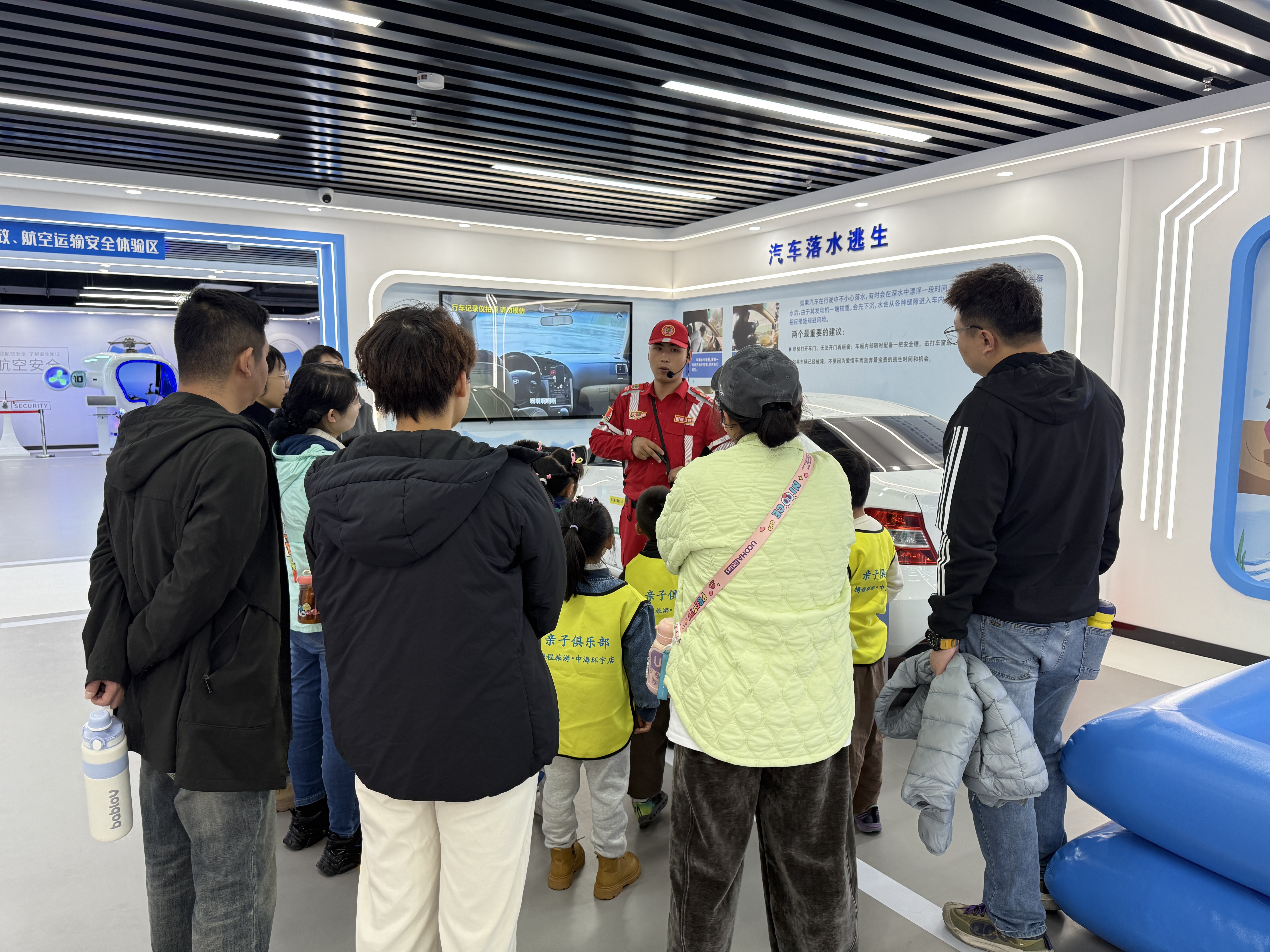 VR安全体验内容更新界面示意