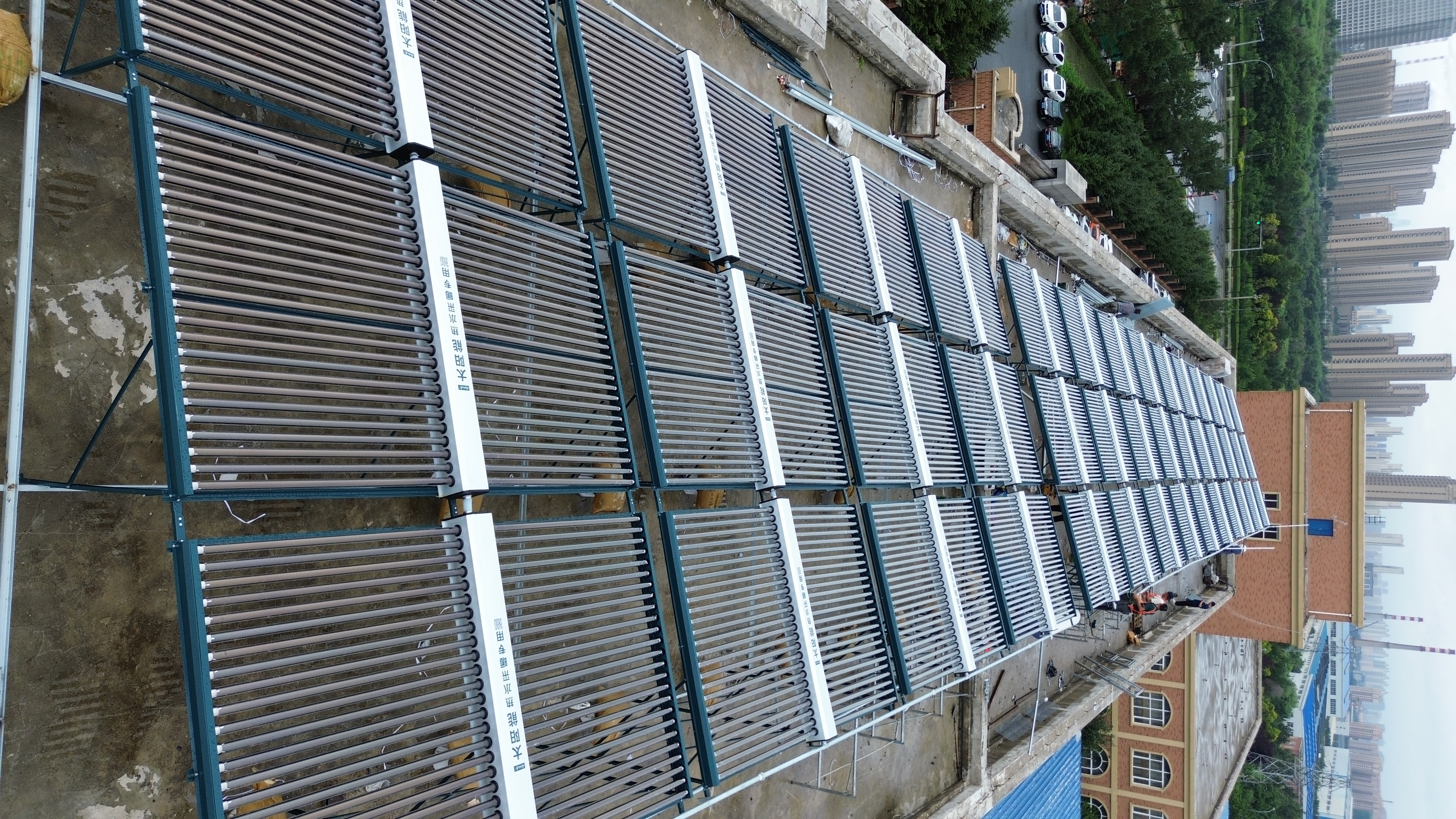 专业安装团队工作