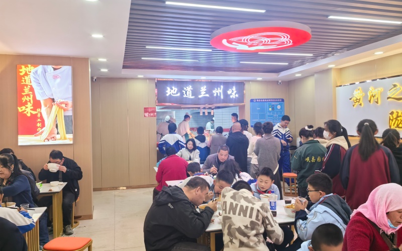 陇尚合牛肉面门店实景