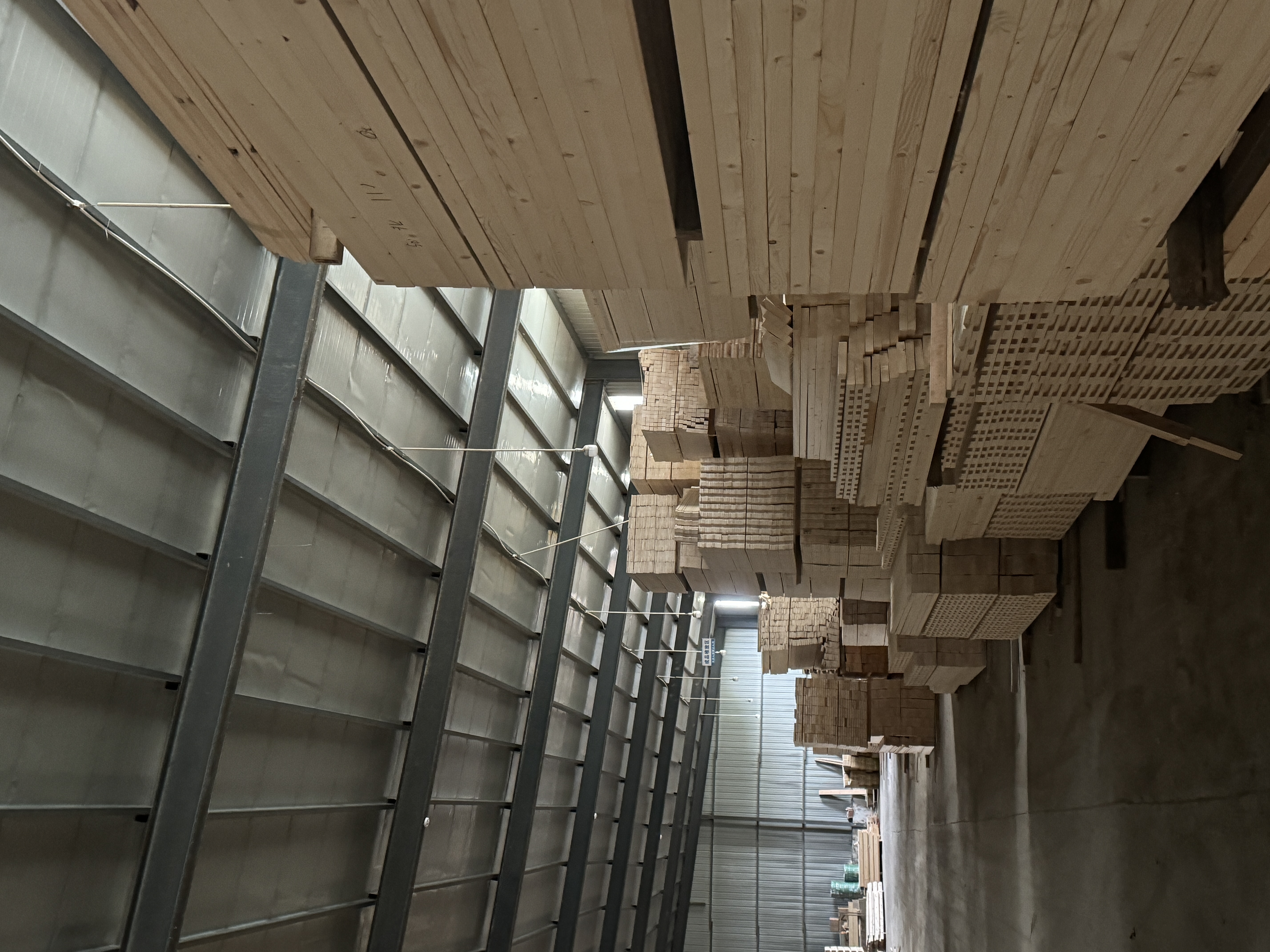 成锦世家软床车间生产线