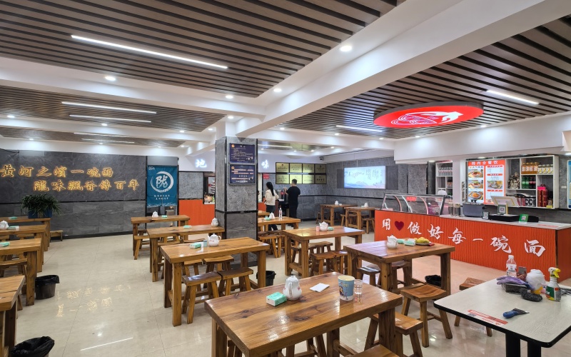 陇尚合牛肉面门店实景