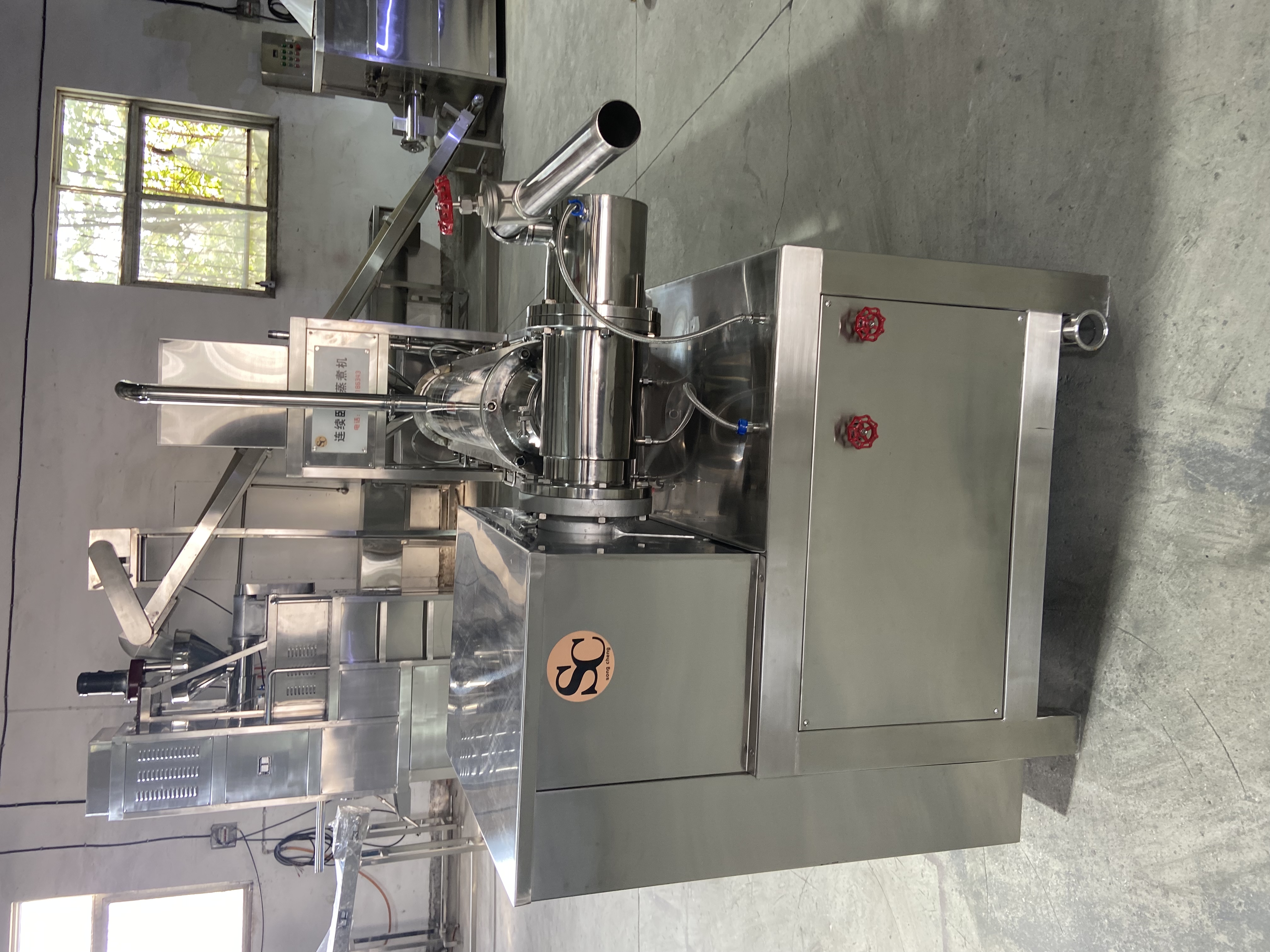 卧式蒸煮机工作场景