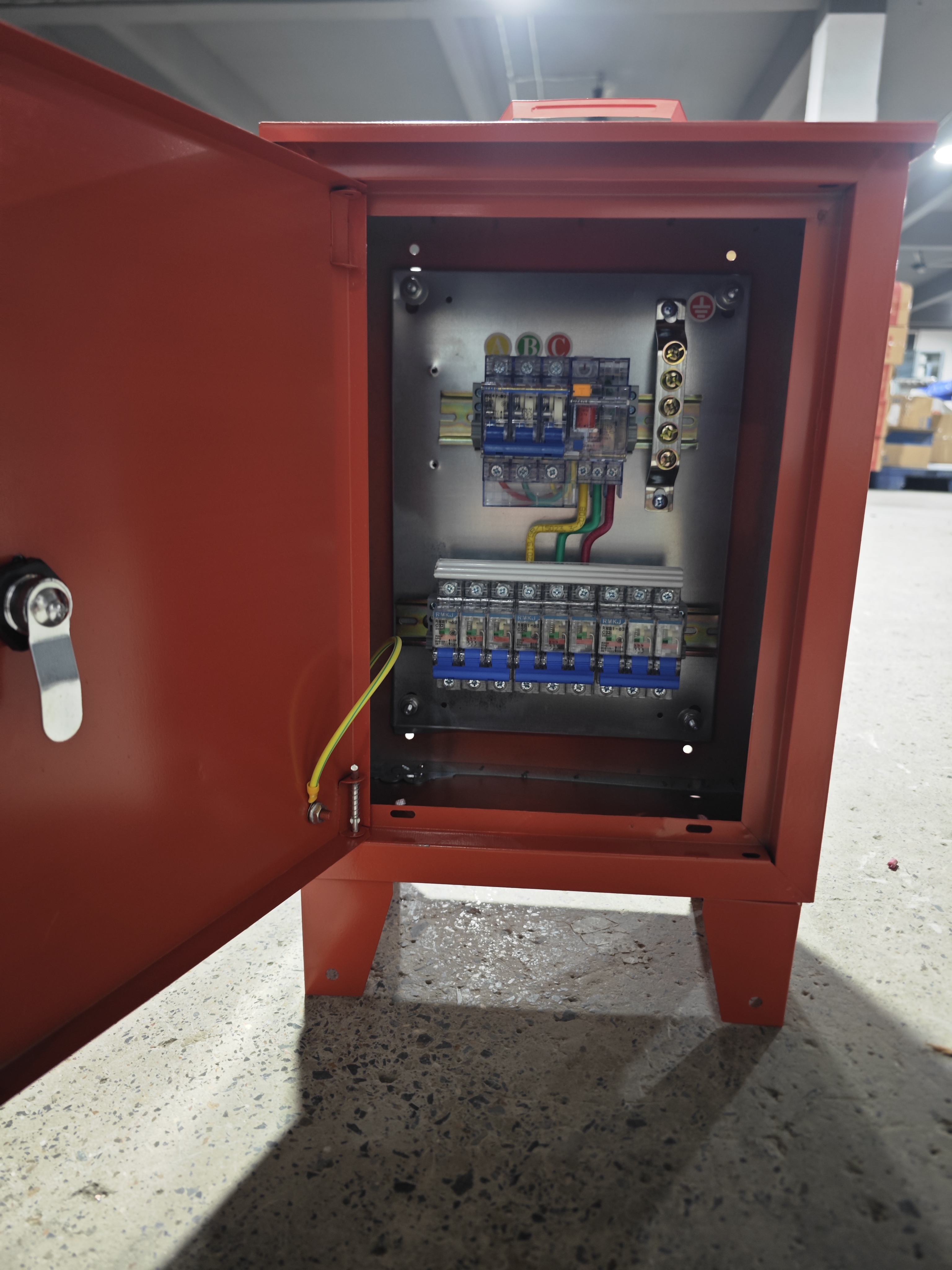 立创电气生产车间