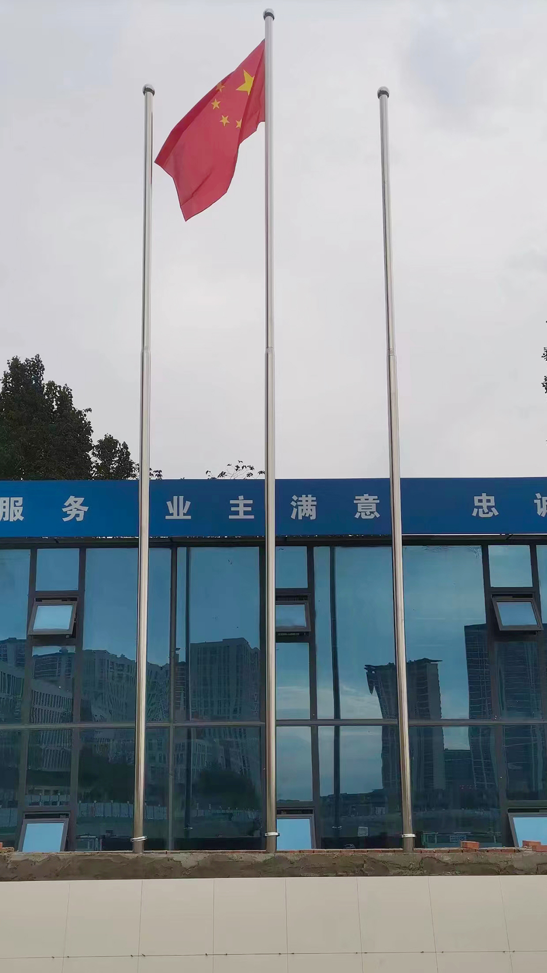 不锈钢旗杆安装效果