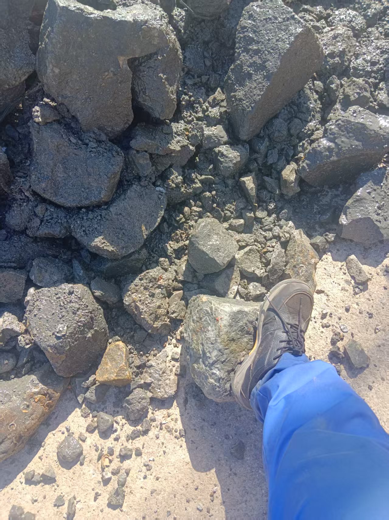 景安重工双轮深搅设备在大型工地全景作业