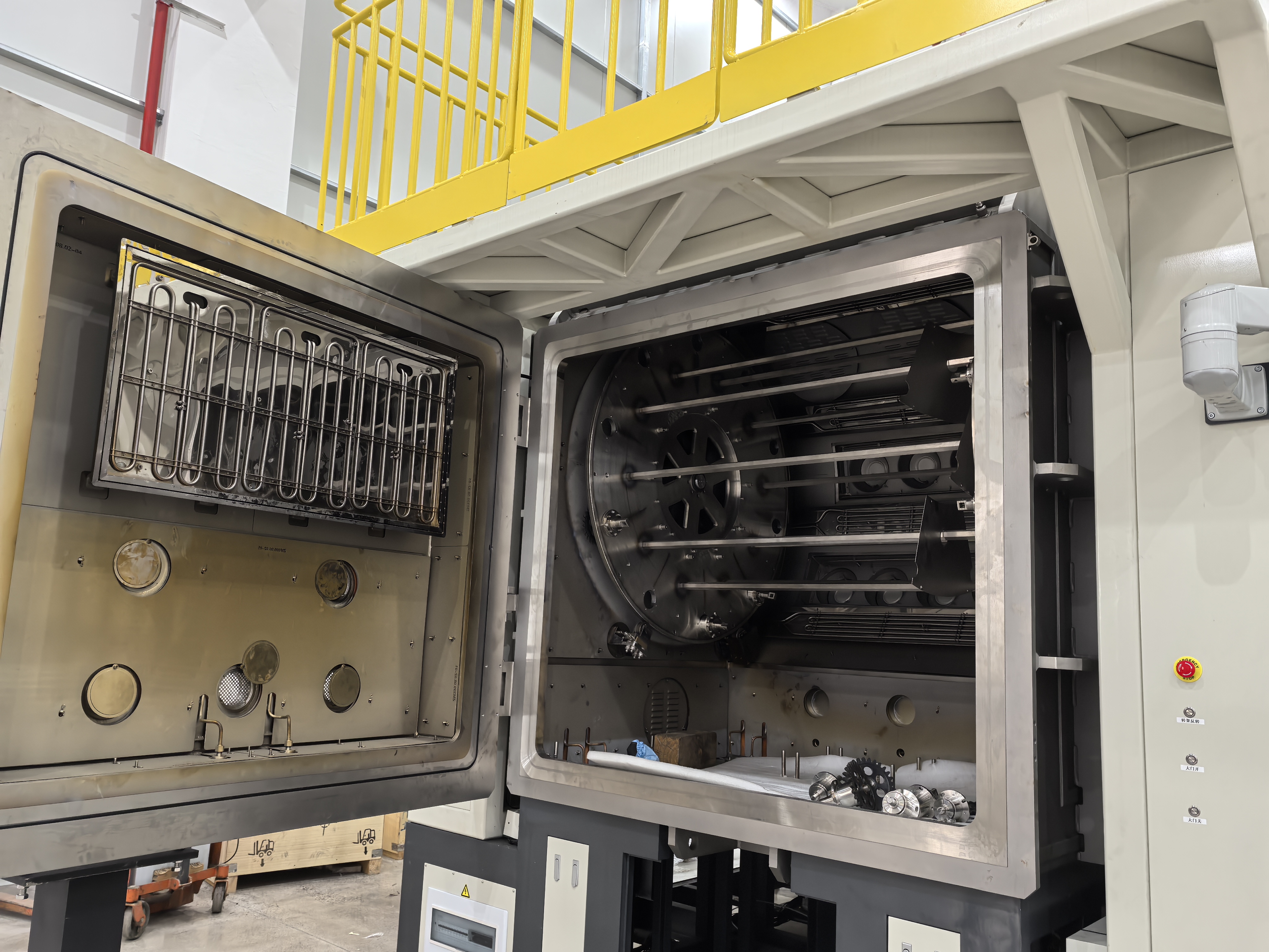 创新镀膜机设备展示