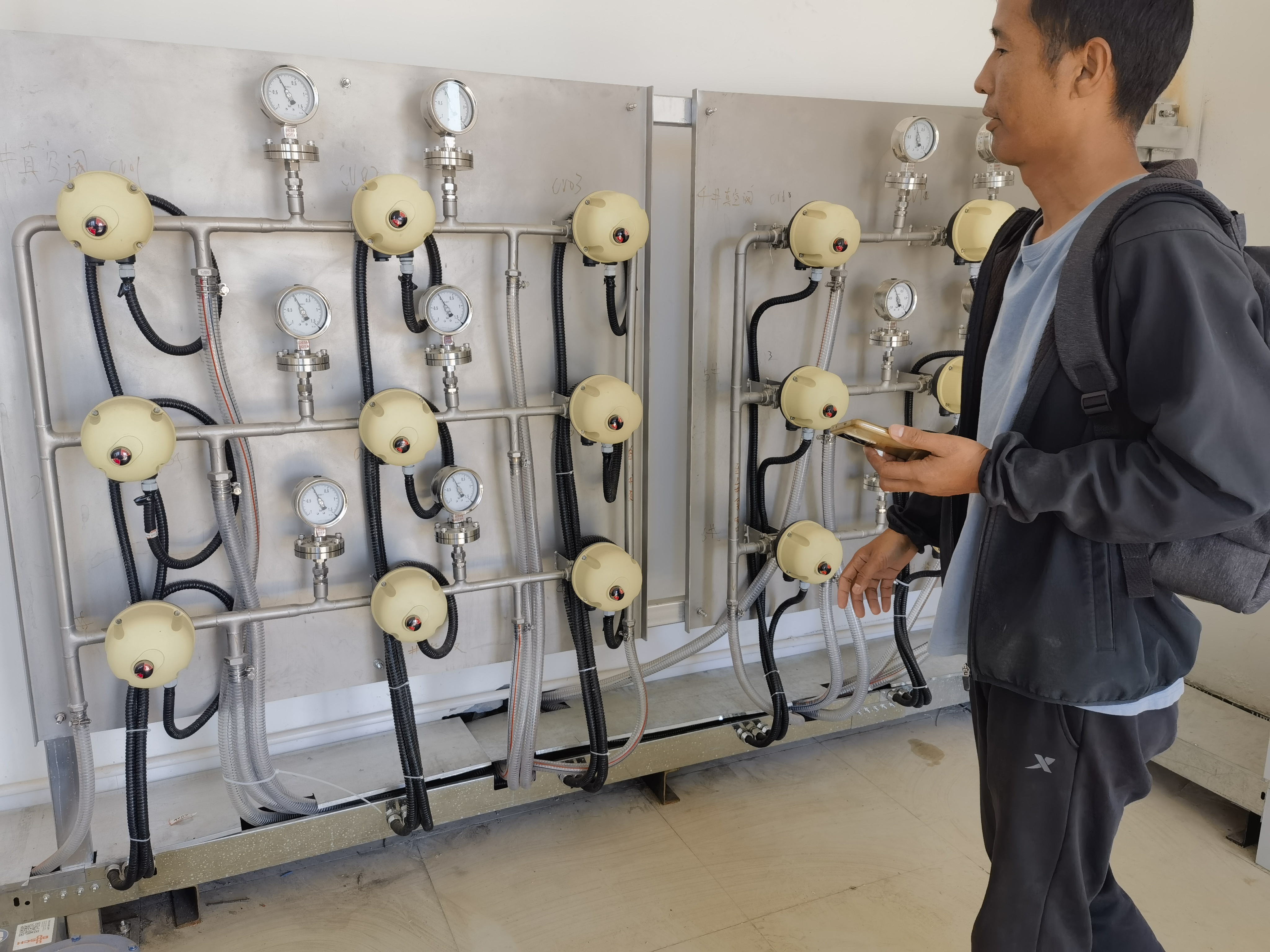 真空冲洗设备安装现场