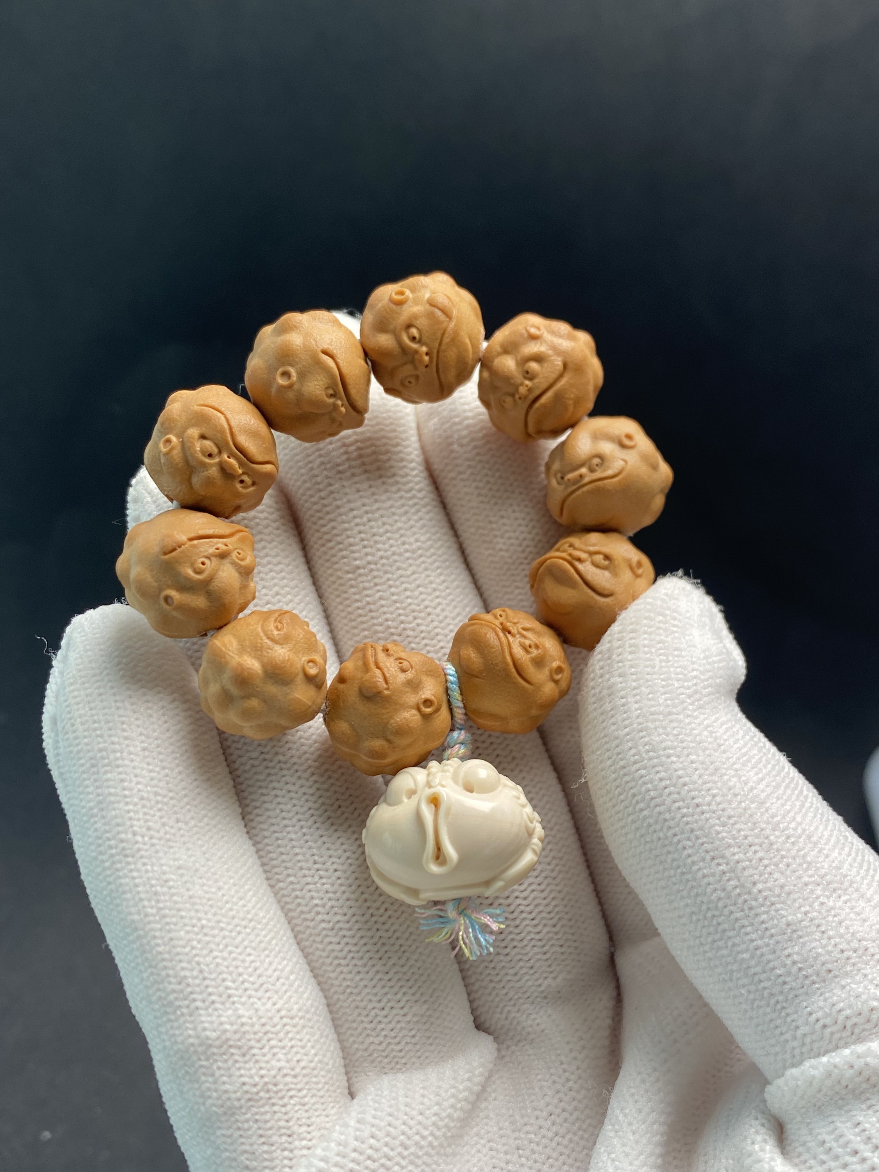 深白工作室雕刻过程