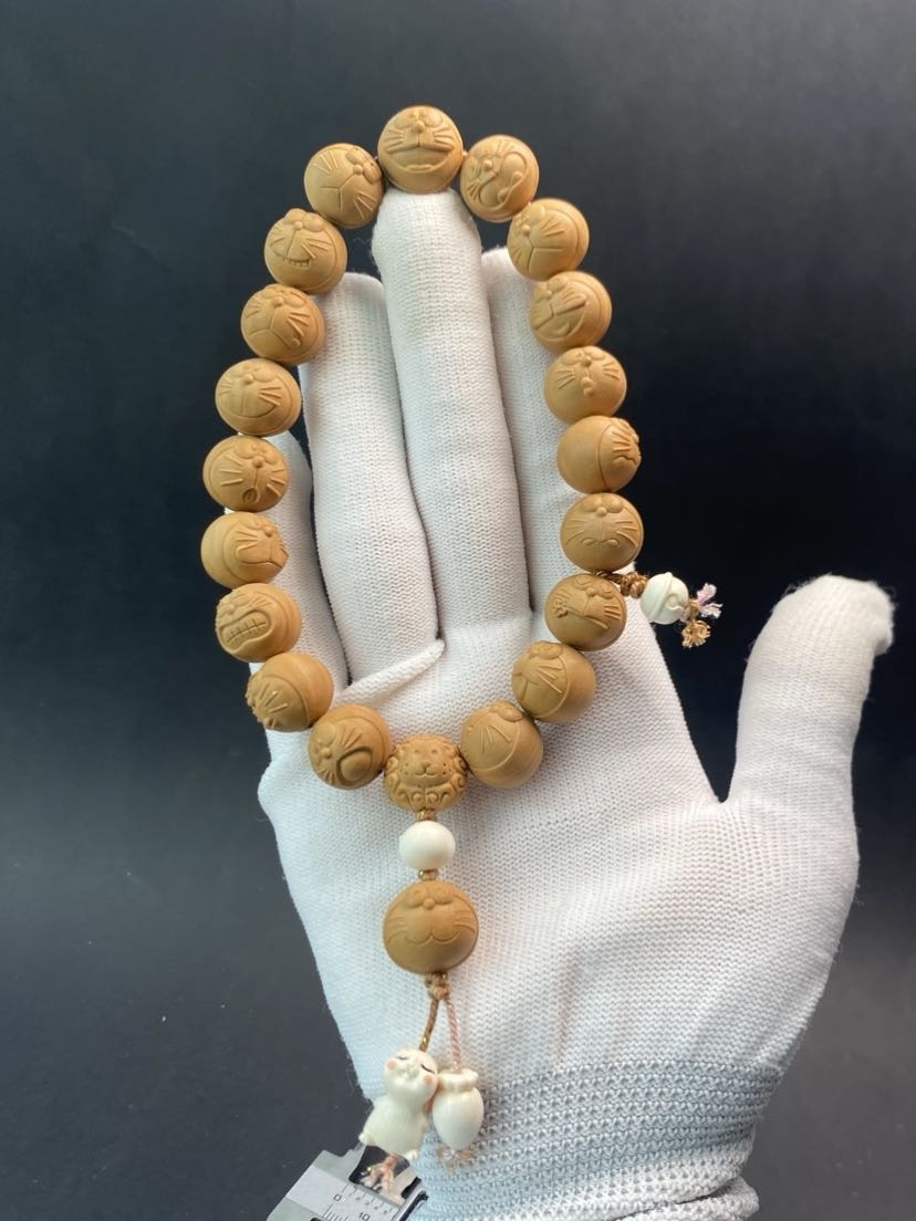 猴头核桃精雕作品