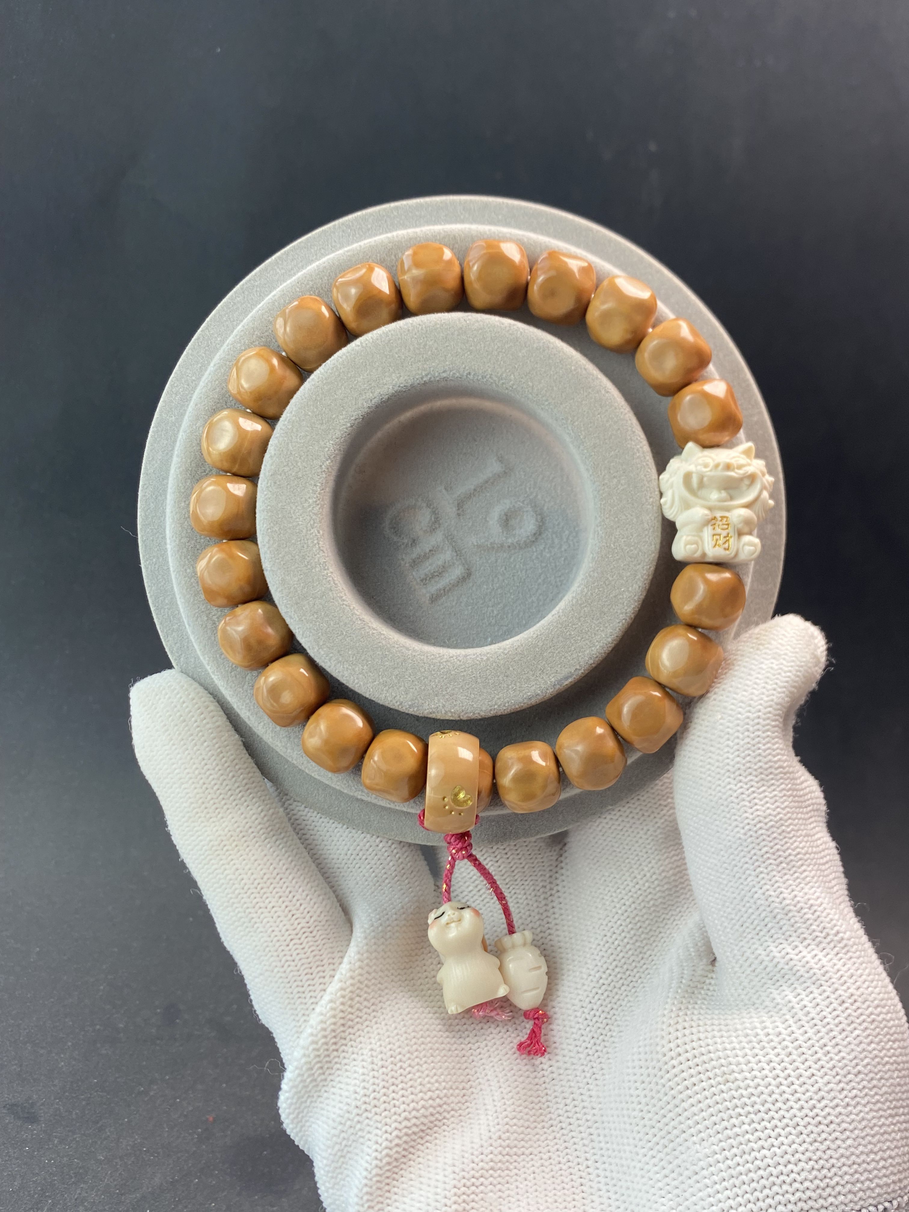 深白文玩工作室猴头核桃作品