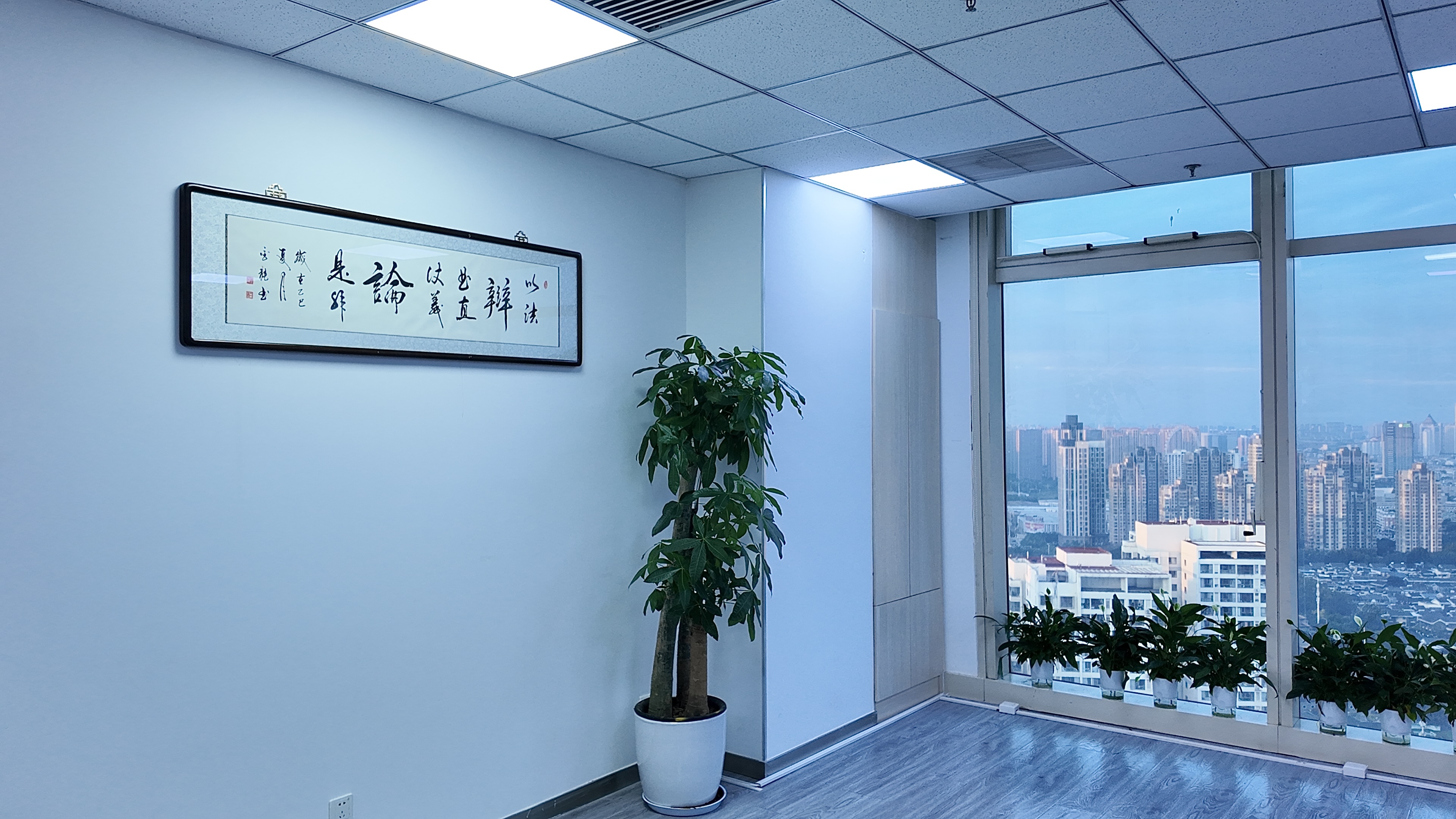 刑事辩护团队工作场景