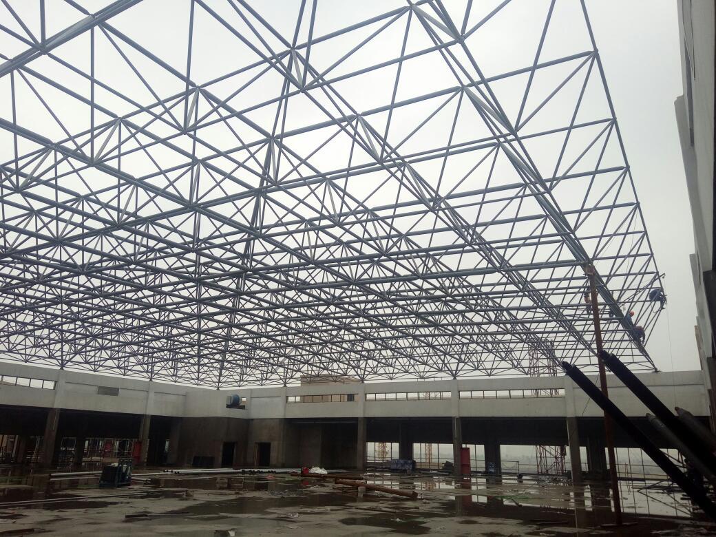 网架安装现场