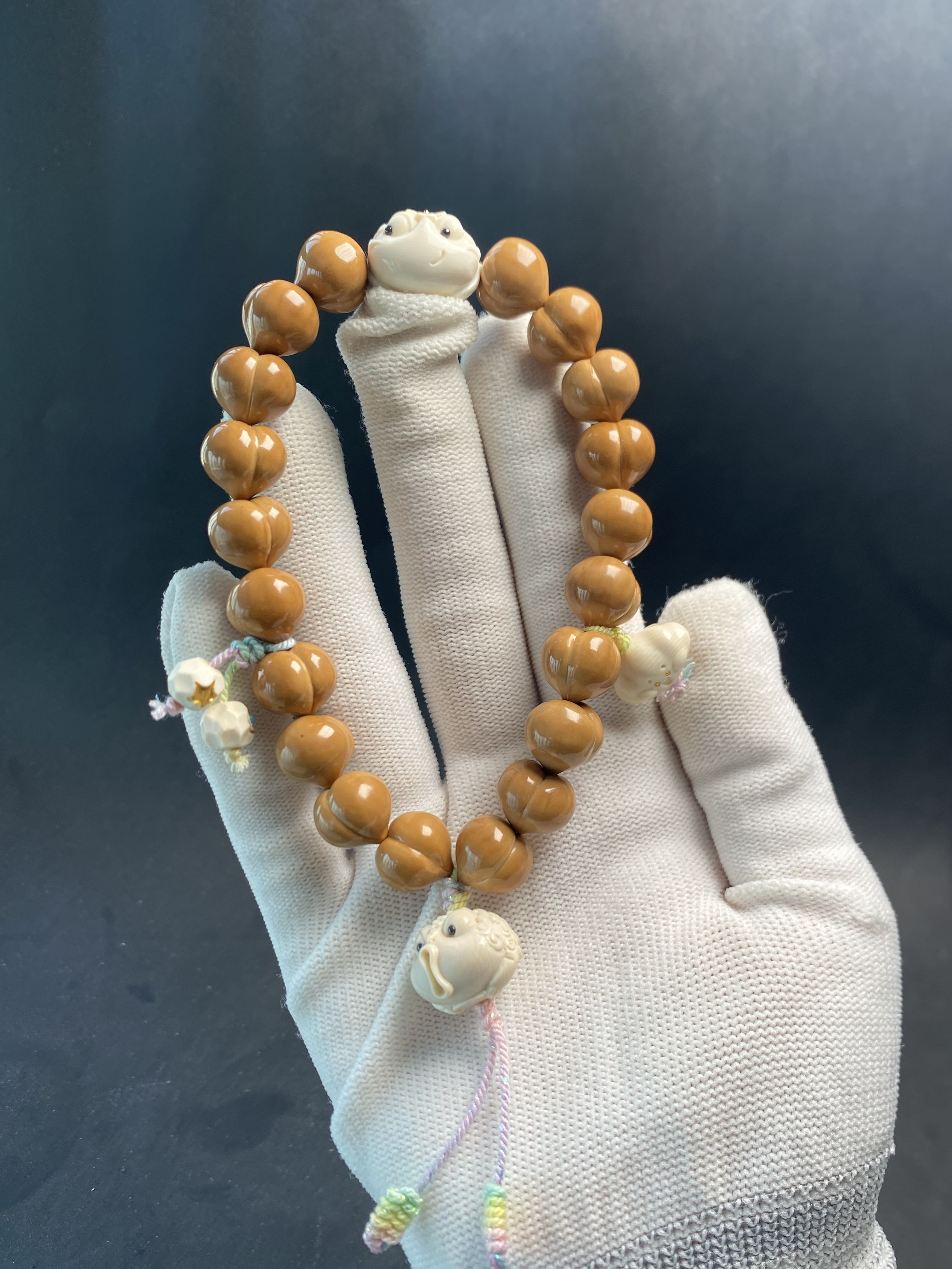 猴头核桃精雕细节