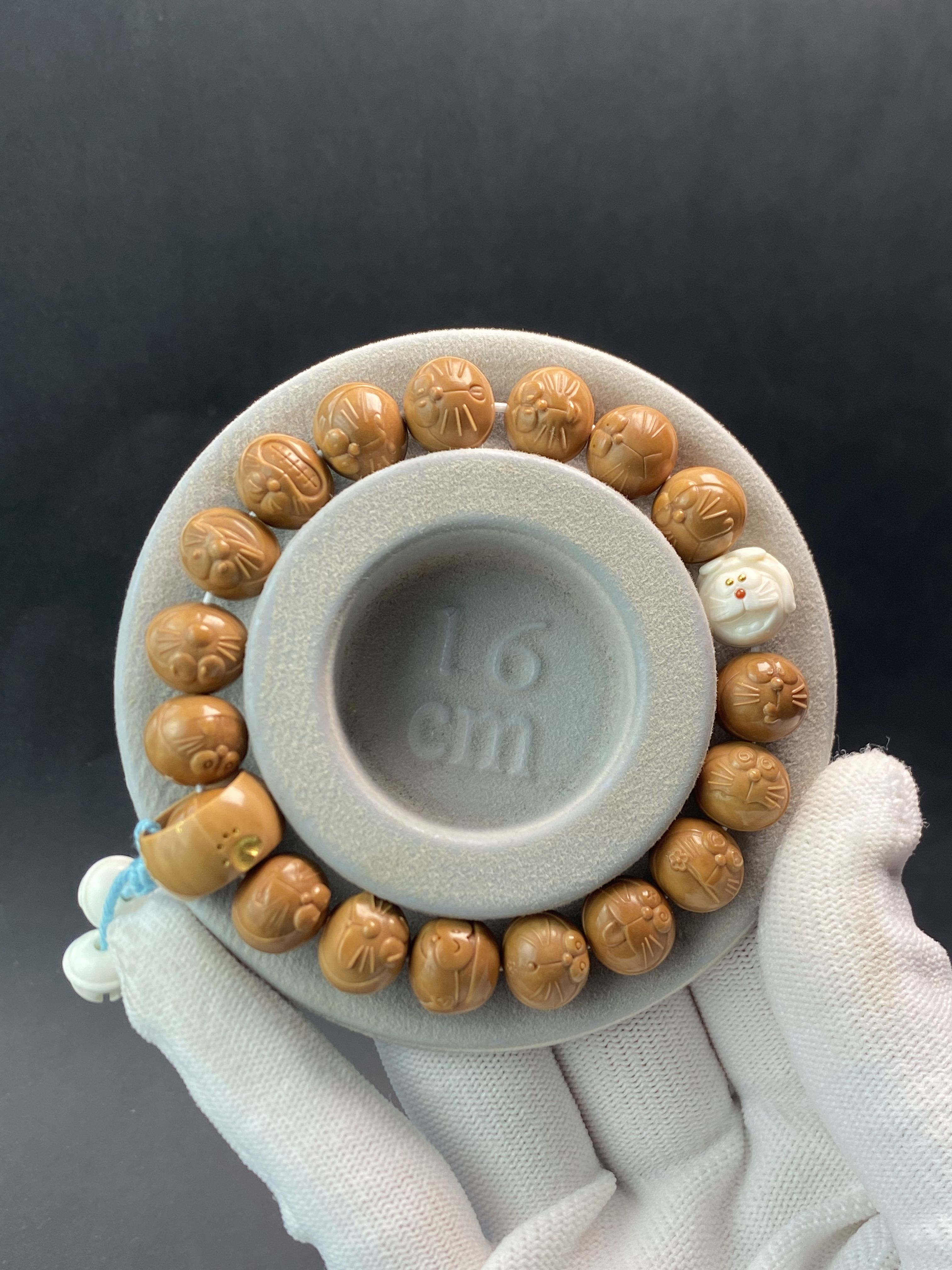 深白文玩雕刻作品