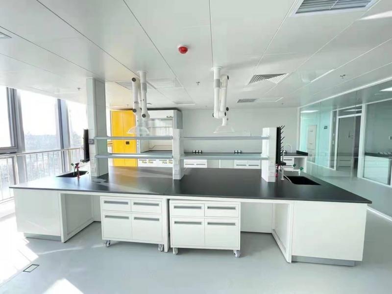 实验室操作台示例