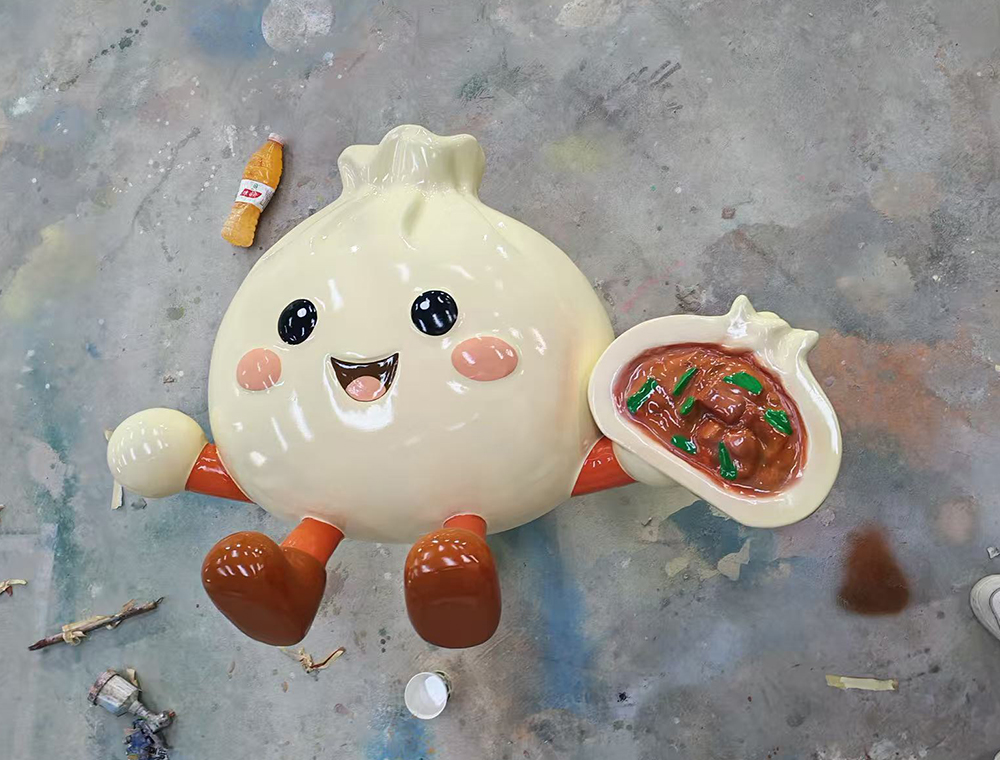 工匠正在进行石材手工精修