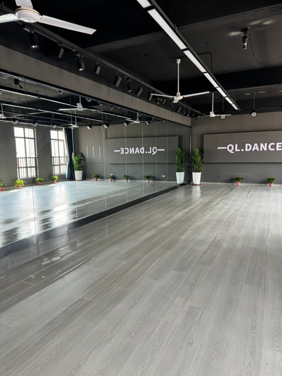 青灵舞蹈课堂轻松氛围