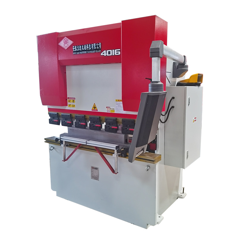 安徽大地机械科技有限公司生产的数控折弯机整机外观,流线型设计,结构紧凑稳重