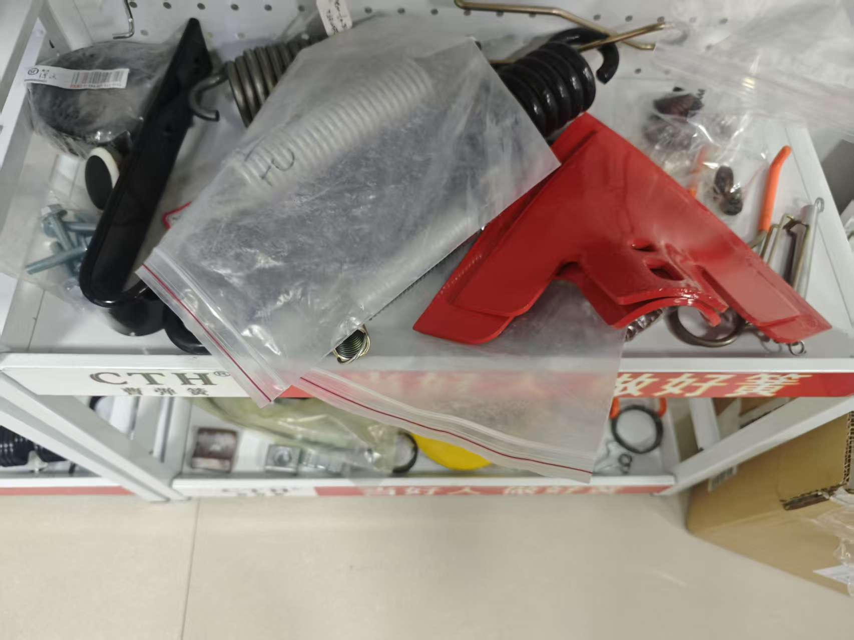 南通卓越精密件有限公司品质检测与团队技术讨论场景