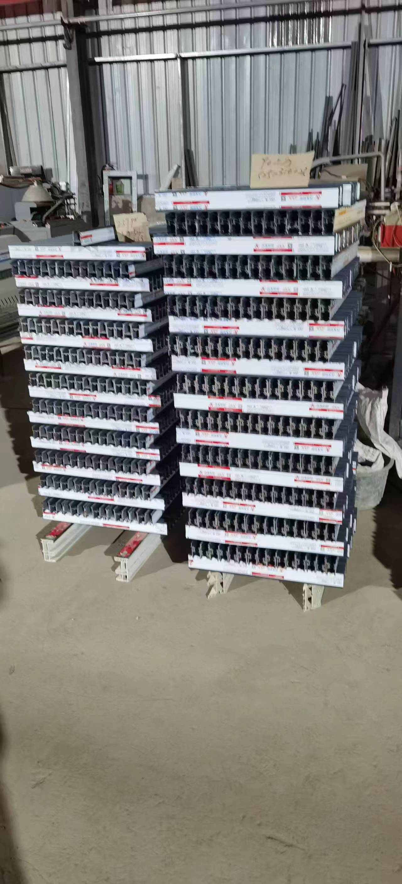 幕墙工程施工现场