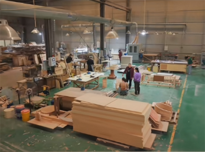 一款融合现代设计与实用功能的酒店客房家具组合