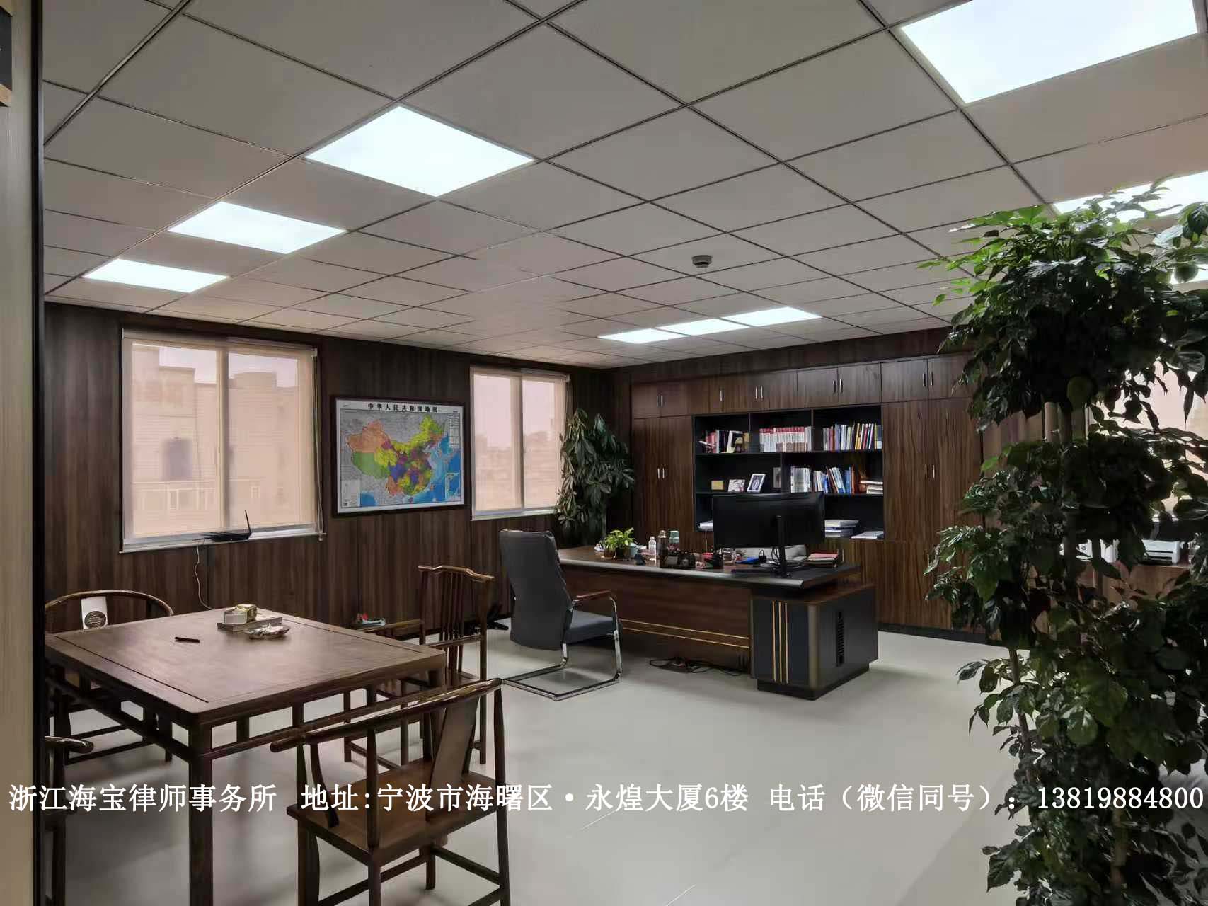 宏观视角下的法律书籍与城市夜景，寓意法律智慧照亮商业前程