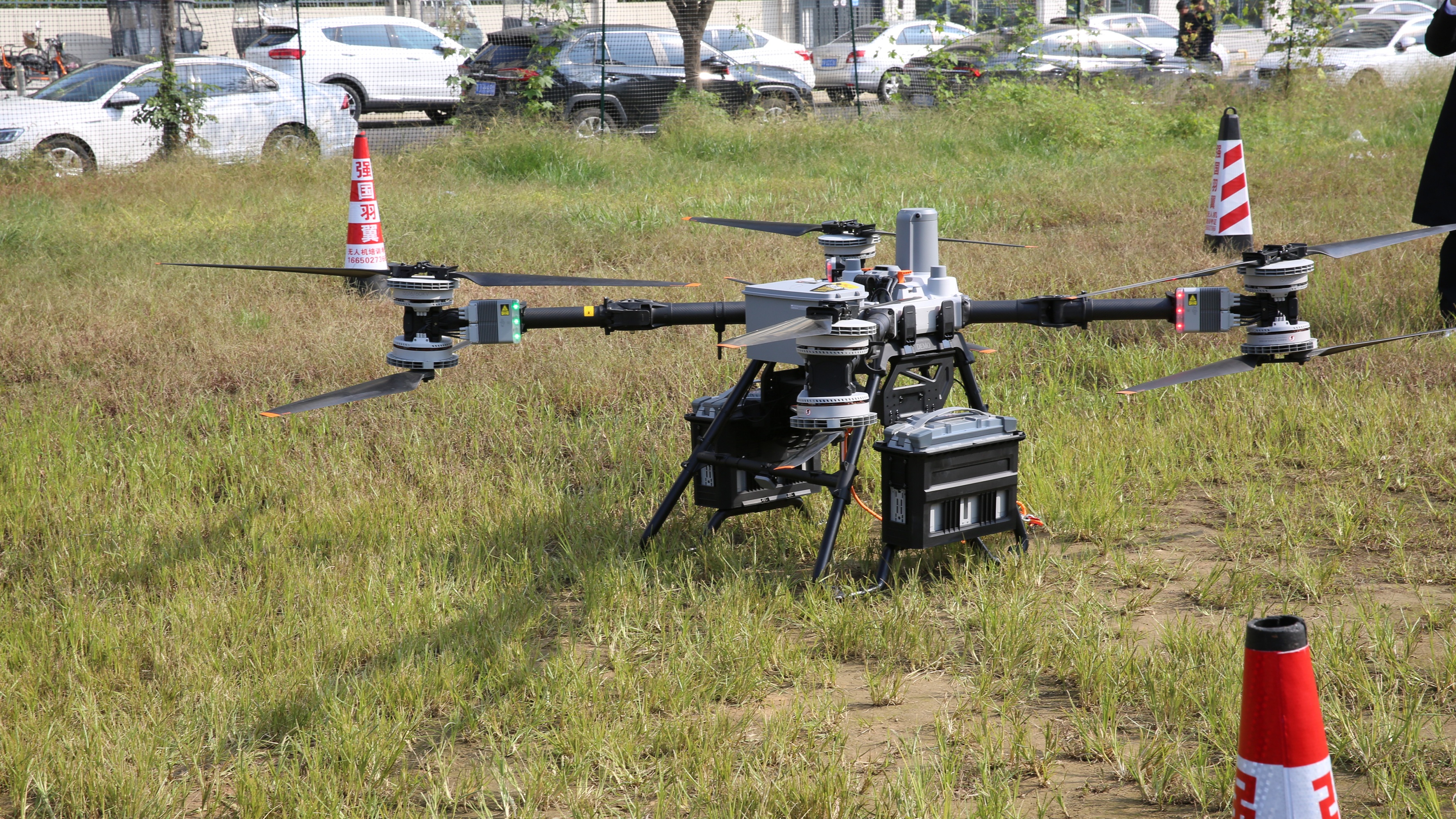 强国羽翼无人机训练基地与设备展示