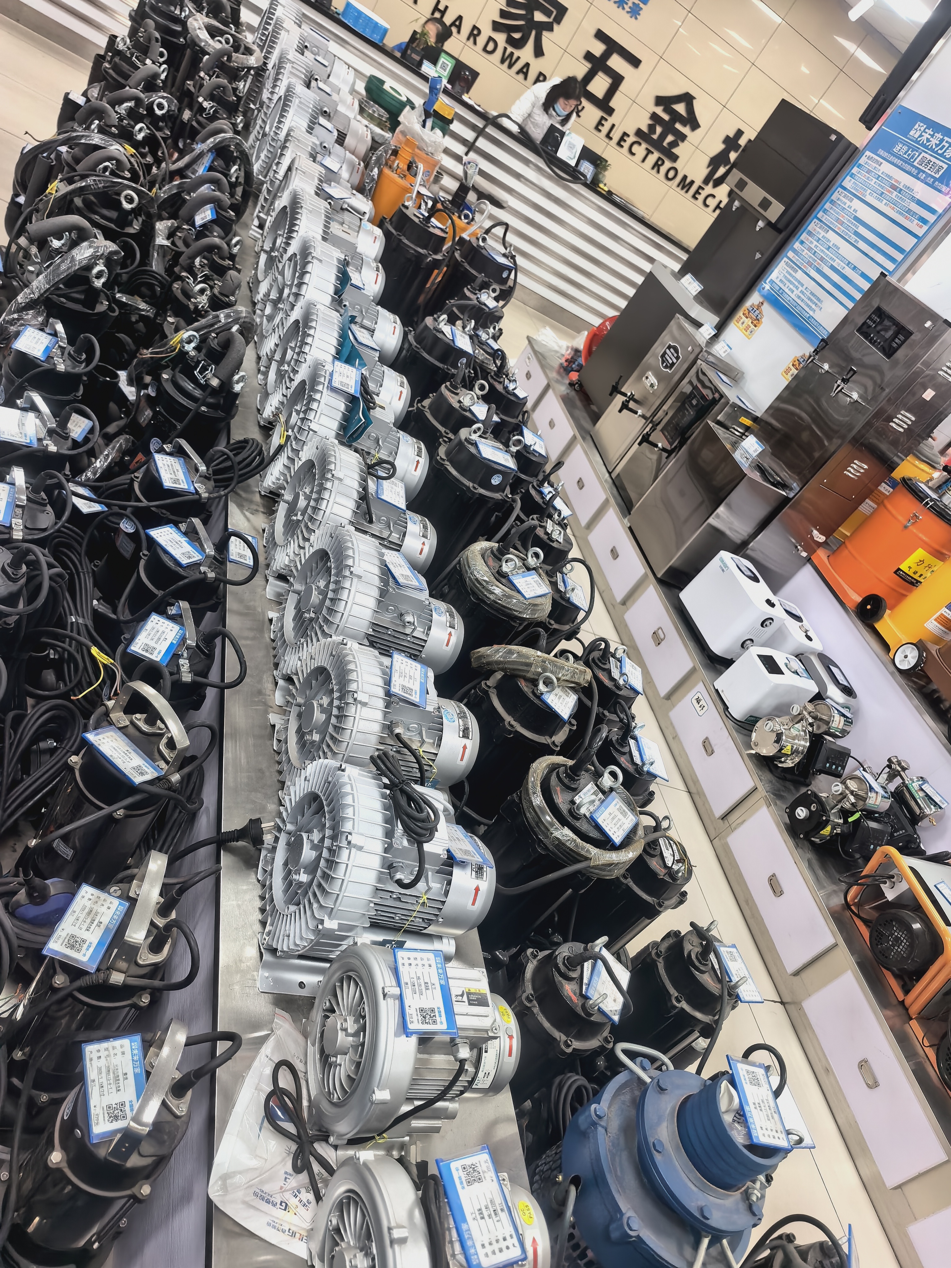 专业维修服务场景示意