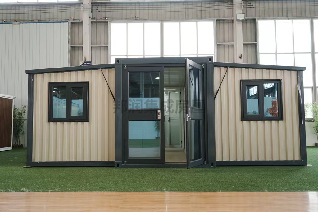 现代化折叠箱房内部空间布局展示