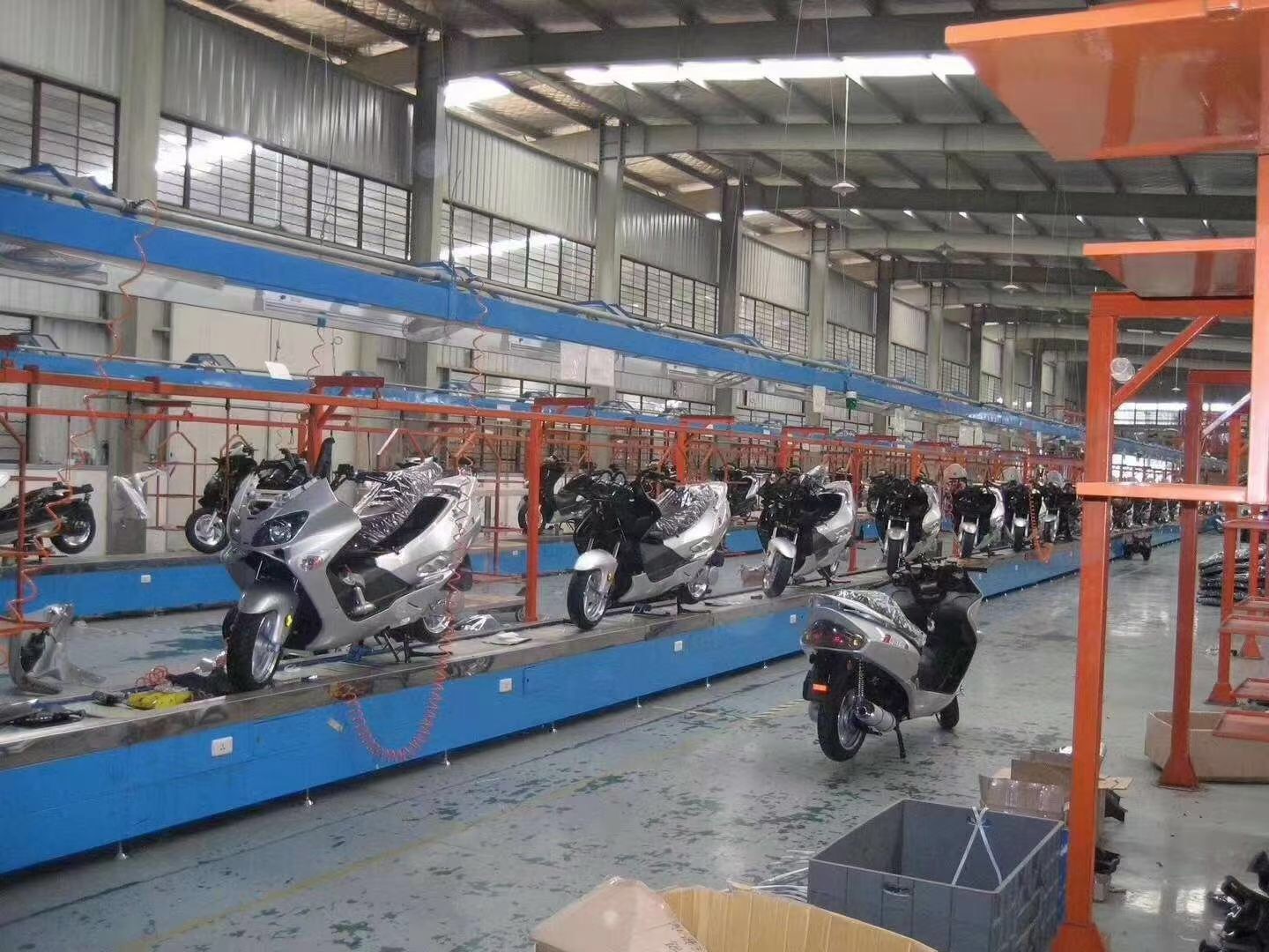 迪泰为某制造企业定制的智能化链板输送装配线