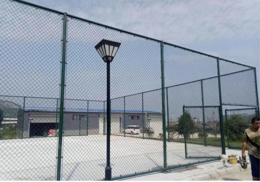 旭云围网在大型体育场馆中的实际安装效果，整体协调美观