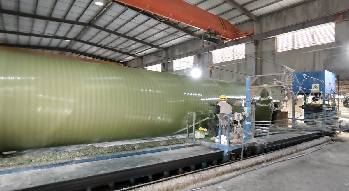 广西威玻连续缠绕玻璃钢顶管生产车间实拍