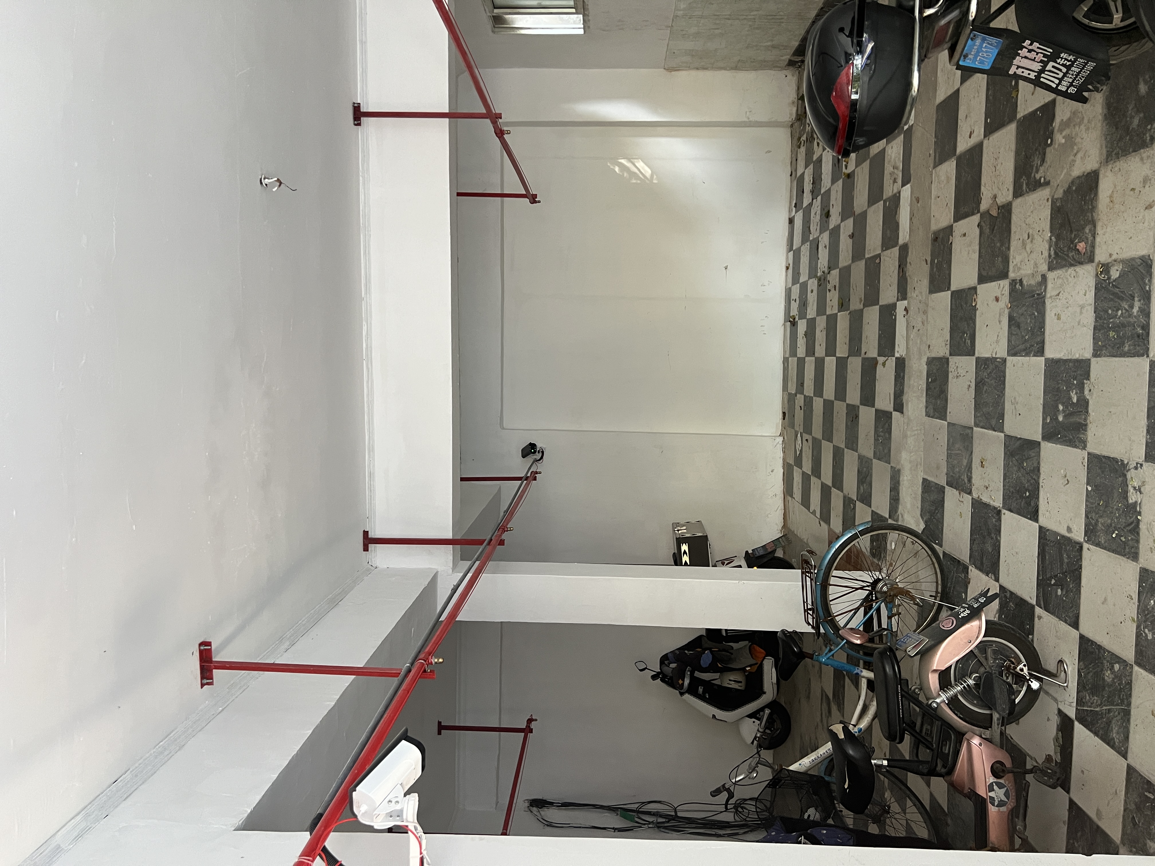 AI预警系统工作场景