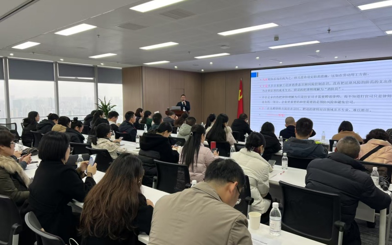 专业团队讨论案件