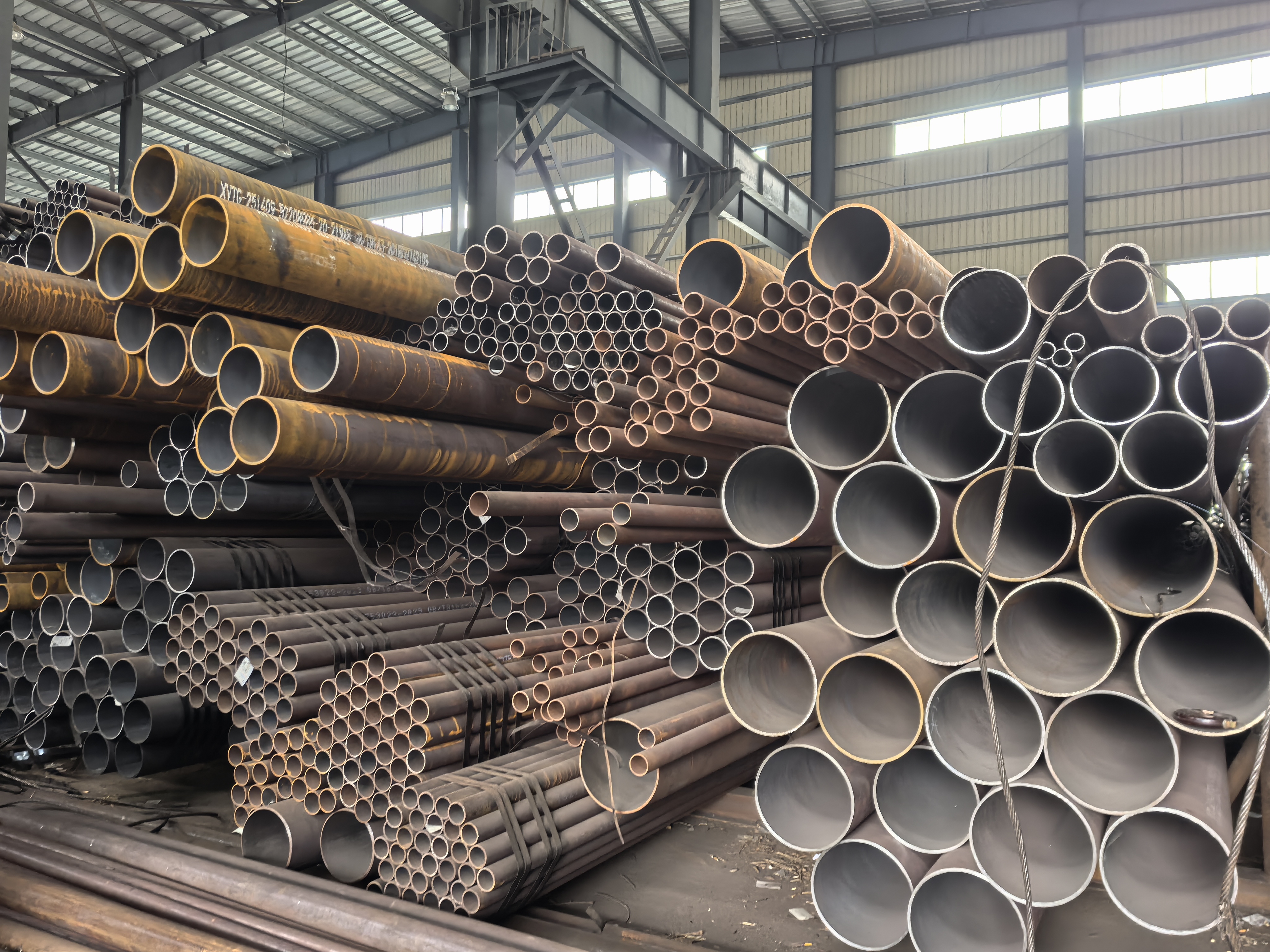 某大型水利枢纽项目管道铺设现场