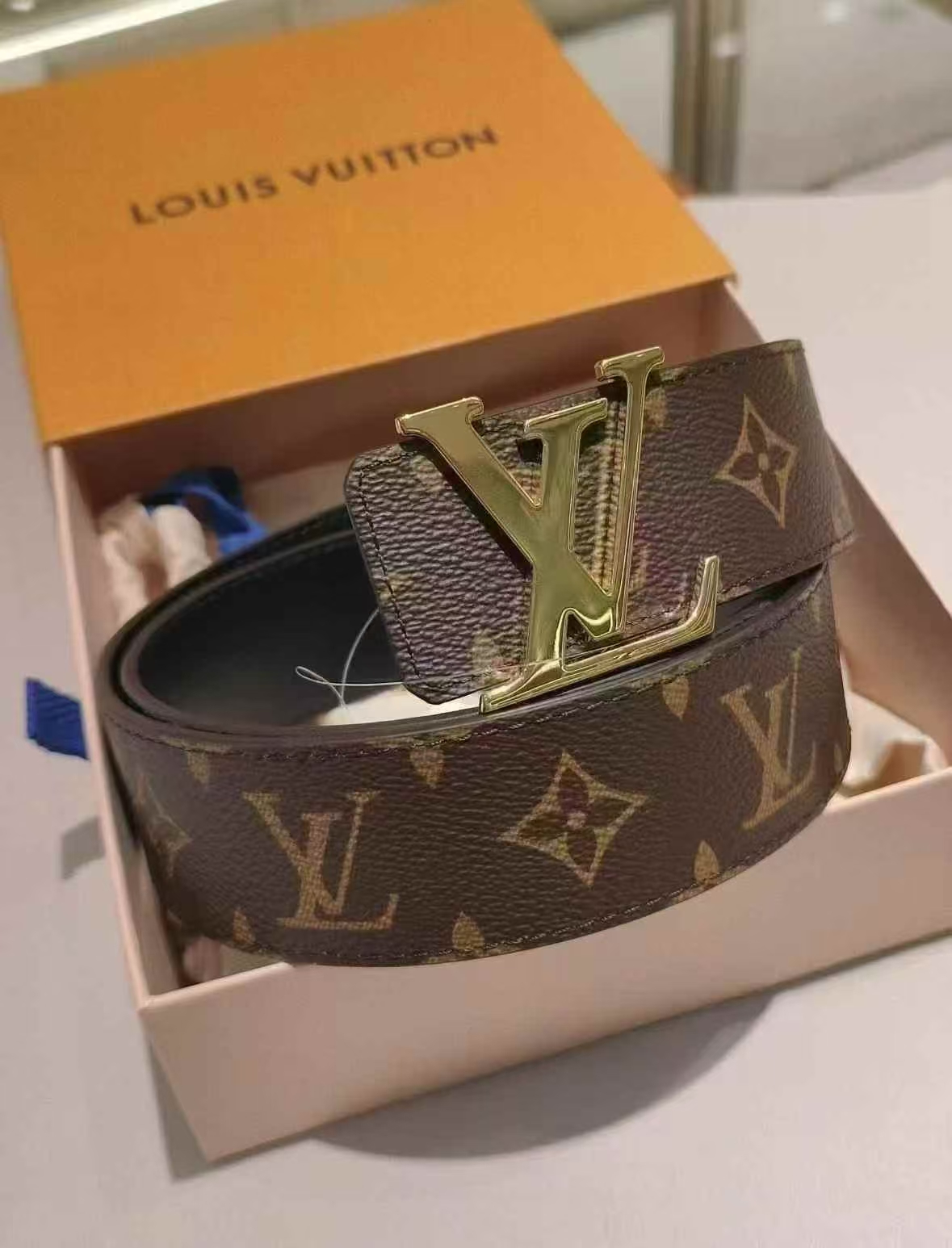 湖北君创典当有限公司专业鉴定场景