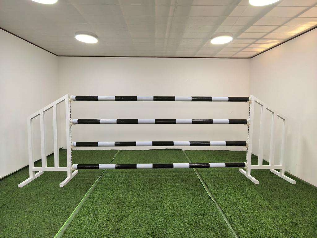 全伟公司现代化马厩设施生产车间