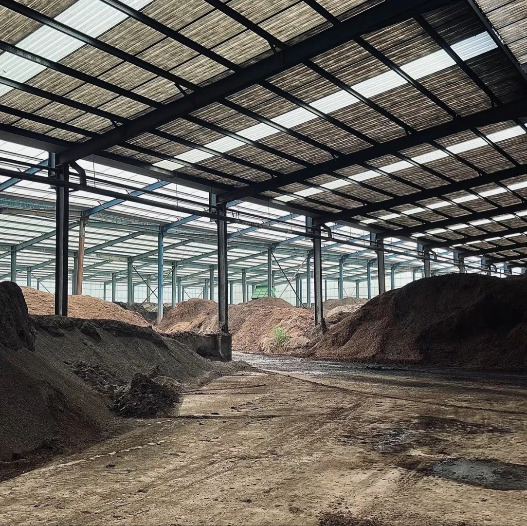 有机肥应用于健康农田的景象