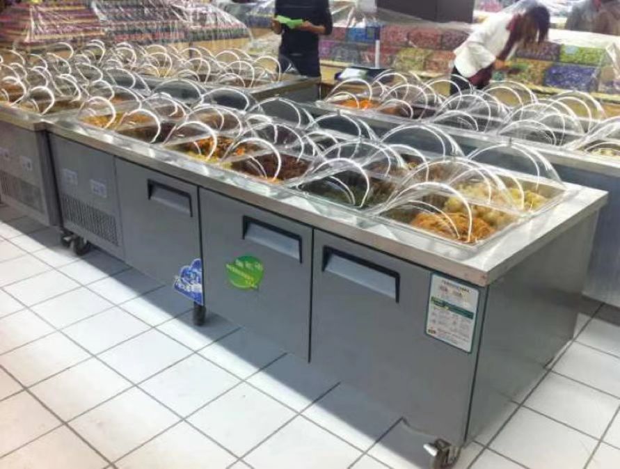 商用冷柜安装服务现场