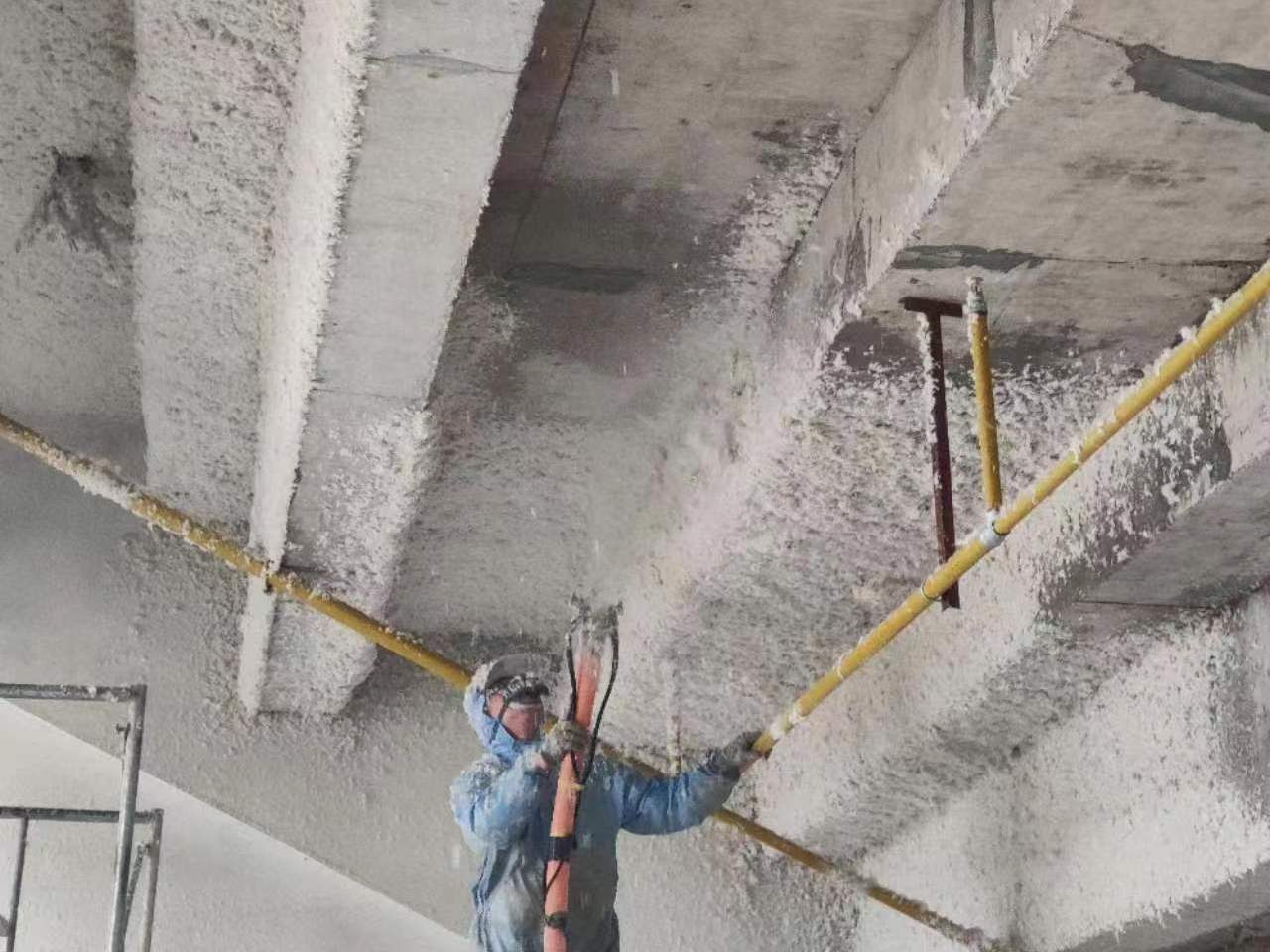 盛梵节能无机纤维喷涂施工现场