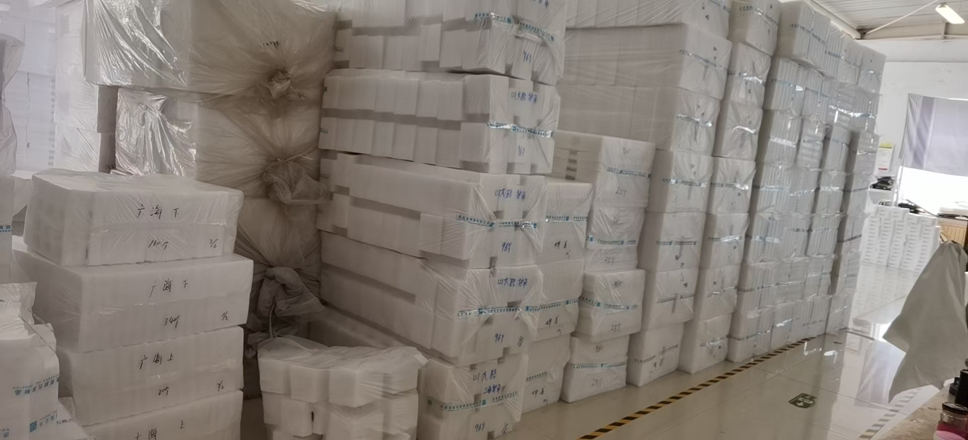 应用于精密仪器的复合缓冲包装