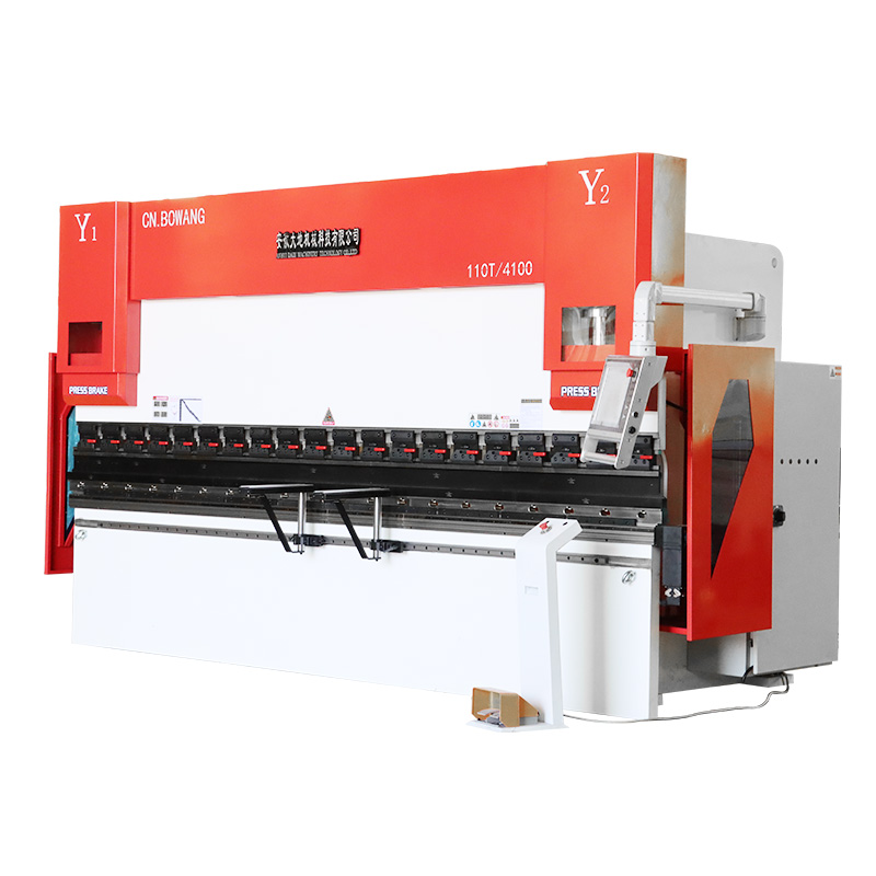 数控折弯机正在折弯成型一个复杂的钣金工件,展示其精准的成型能力