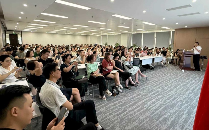 重庆捷讯律师事务所专业团队讨论